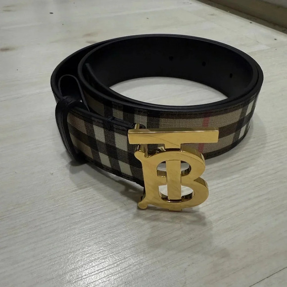 ••SOLD•• BRAND NEW AUTHENTIC Burberry Belt with Gold Logo Buckle - Picture 1 of 2